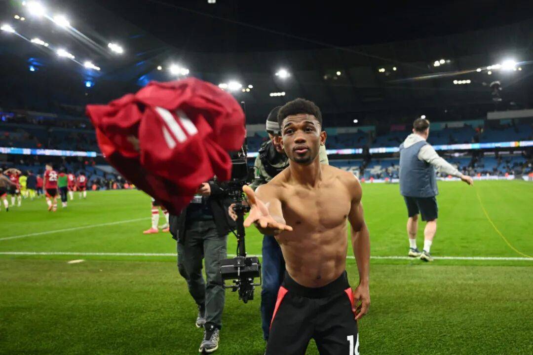 阿玛德初来, 于队长B费, 带到英格兰